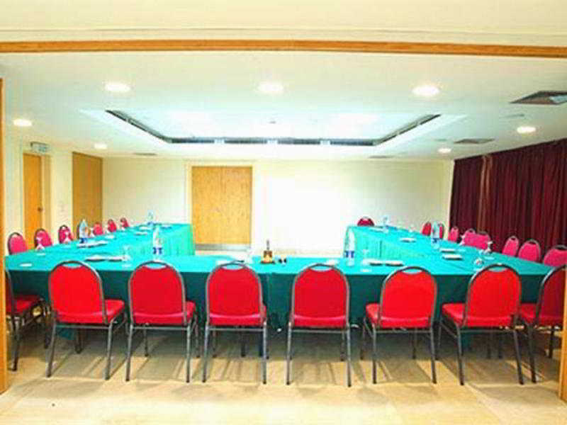Quality Inn Tripoli Buitenkant foto